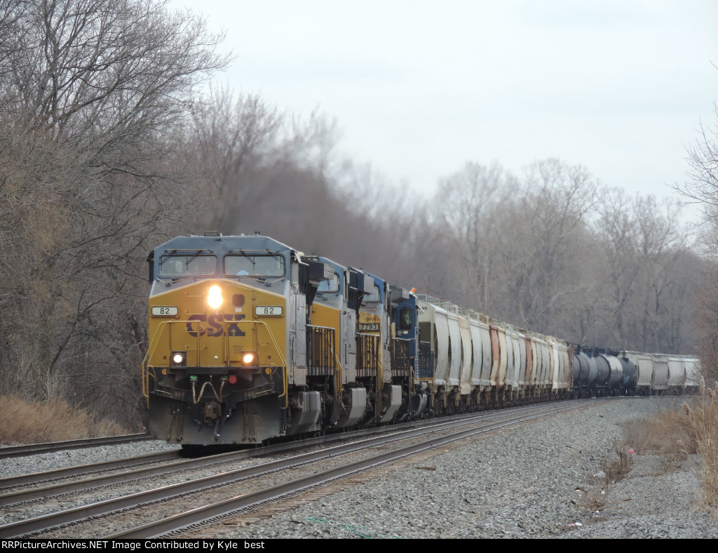 CSX 82 on M561